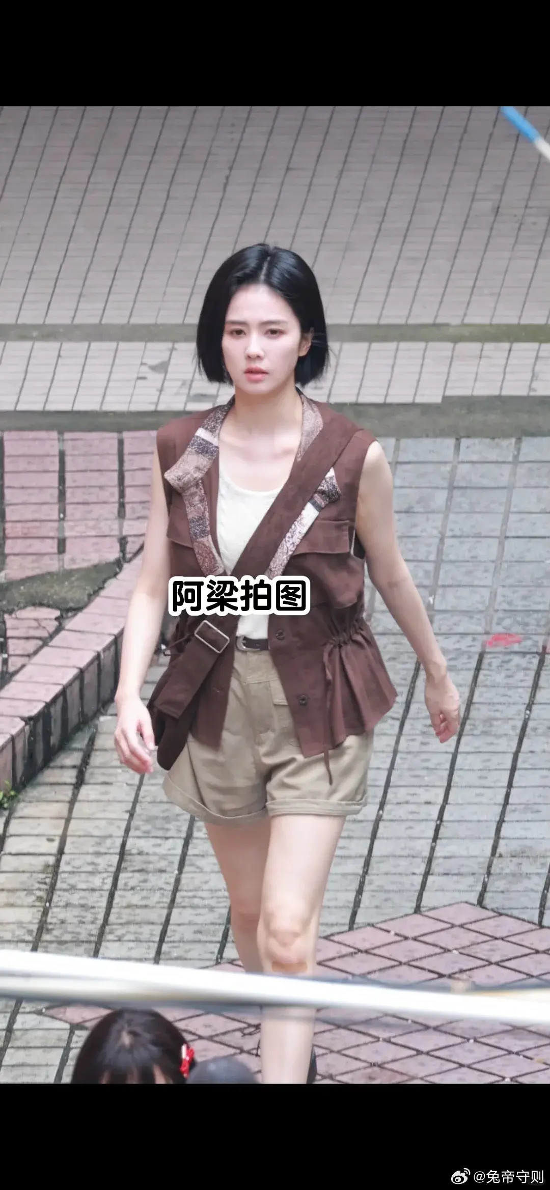 嘶…….白鹿这个妆造是和意味