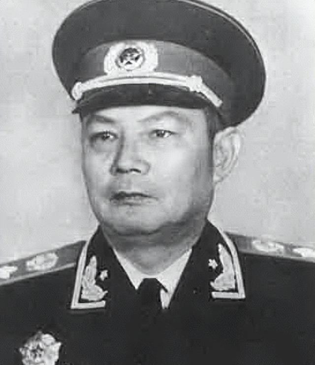 1984年，87岁叶剑英病重，中央已计划追悼会，紧急关头，钟南山将他拉出了鬼门关