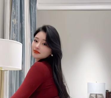 前凸后翘！