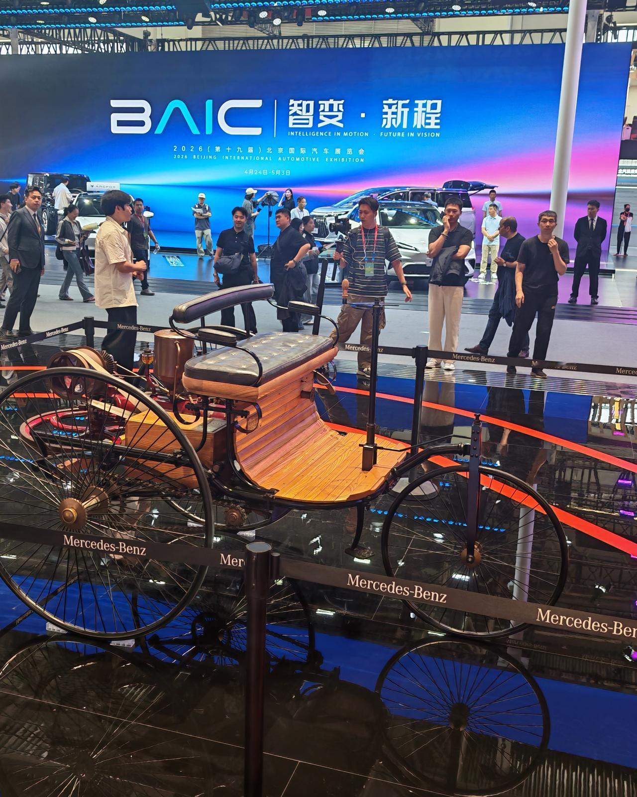 去年11月上市的全新奔驰CLA纯电，目前看销量是扑街了，下巴着地的那种。奔