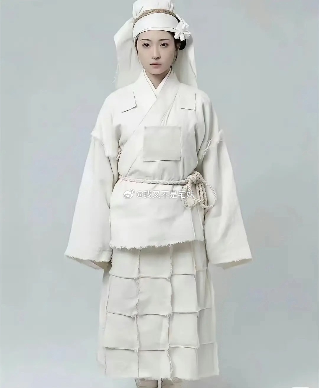 巴黎世家新款不是孝服吗？