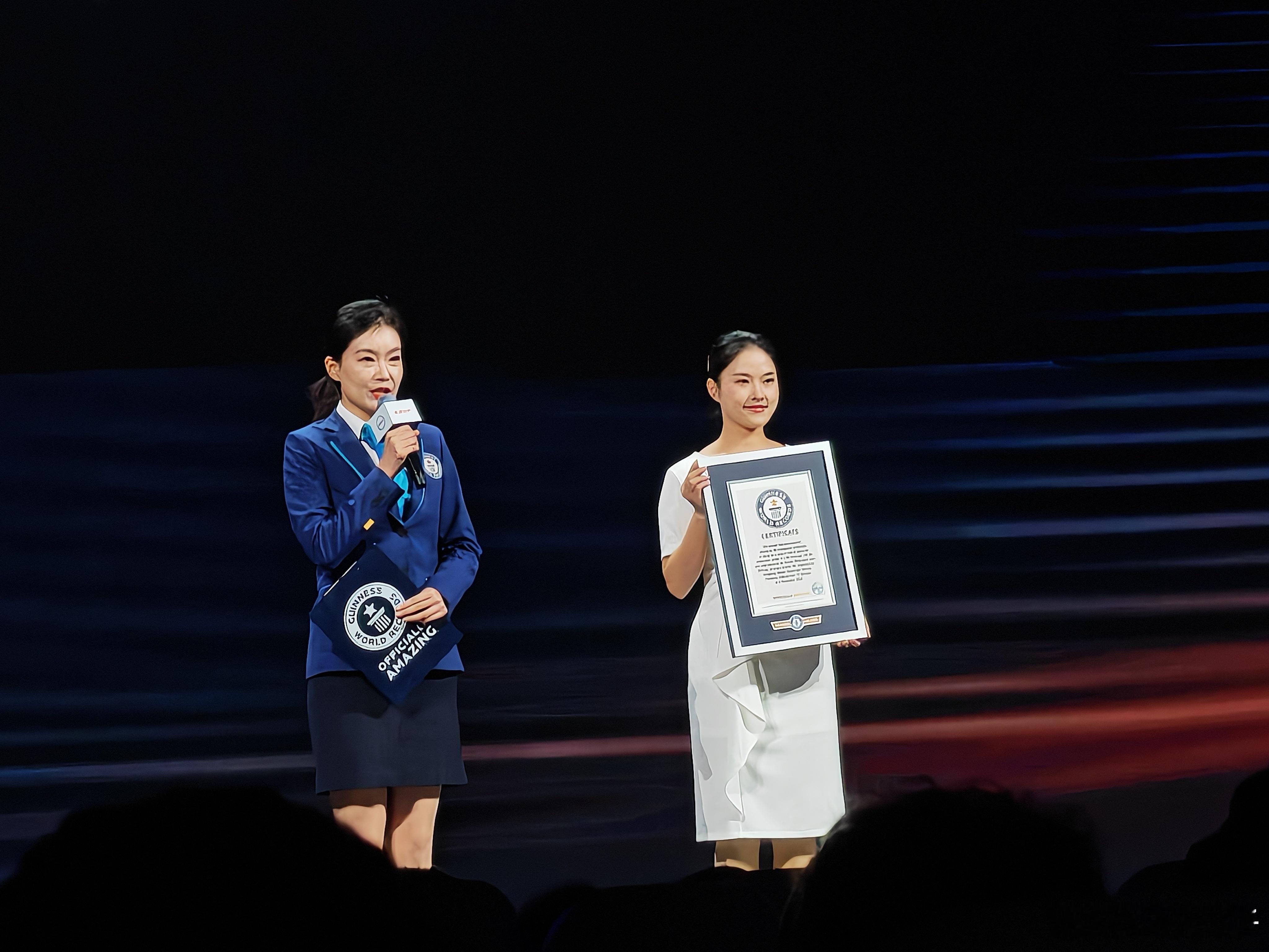 谁说插混车只能困在城市里“岁月静好”？东风日产偏要打破偏见，昨天晚上发布会，现场