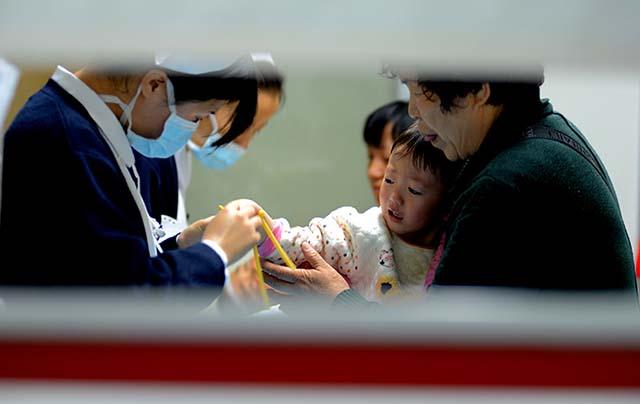 孩子发烧、感冒、咳嗽反反复复不见好, 大多都是这5方面出了问题