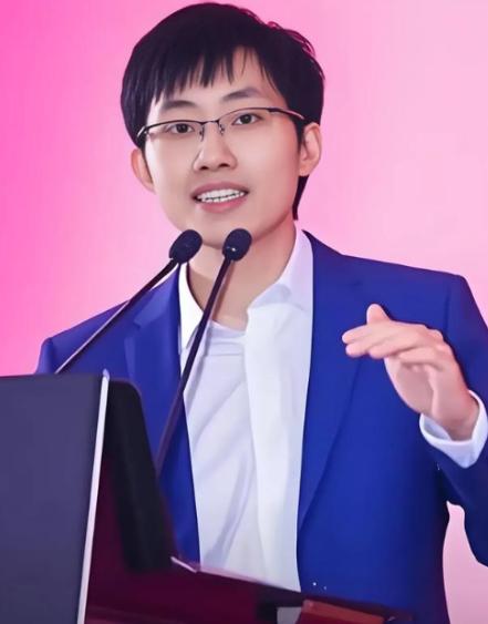 满屏都在喊“抓住梁文锋，还我血汗钱！”这话听着真扎心。 麻烦看官老爷们右上角