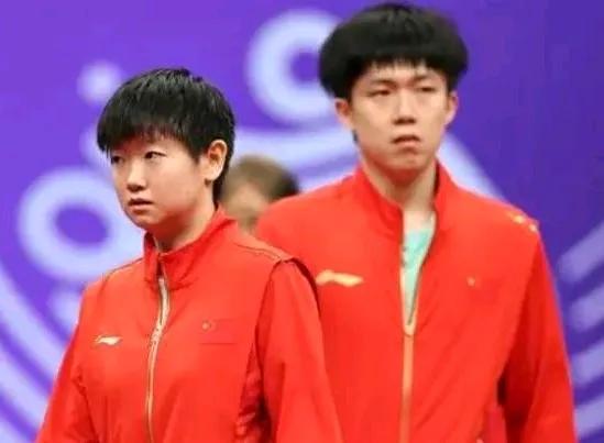 王楚钦:莎莎！独来独往，不够意思，对你意见大了孙颖莎:你这牢骚因何而起，我