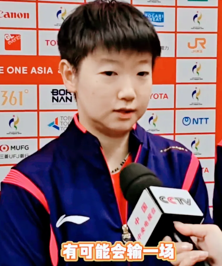 孙颖莎一句话护住王曼昱！这情商，绝了！莎莎这波采访，真是把“说话的艺术”玩明白了！先说暖的一面：王曼