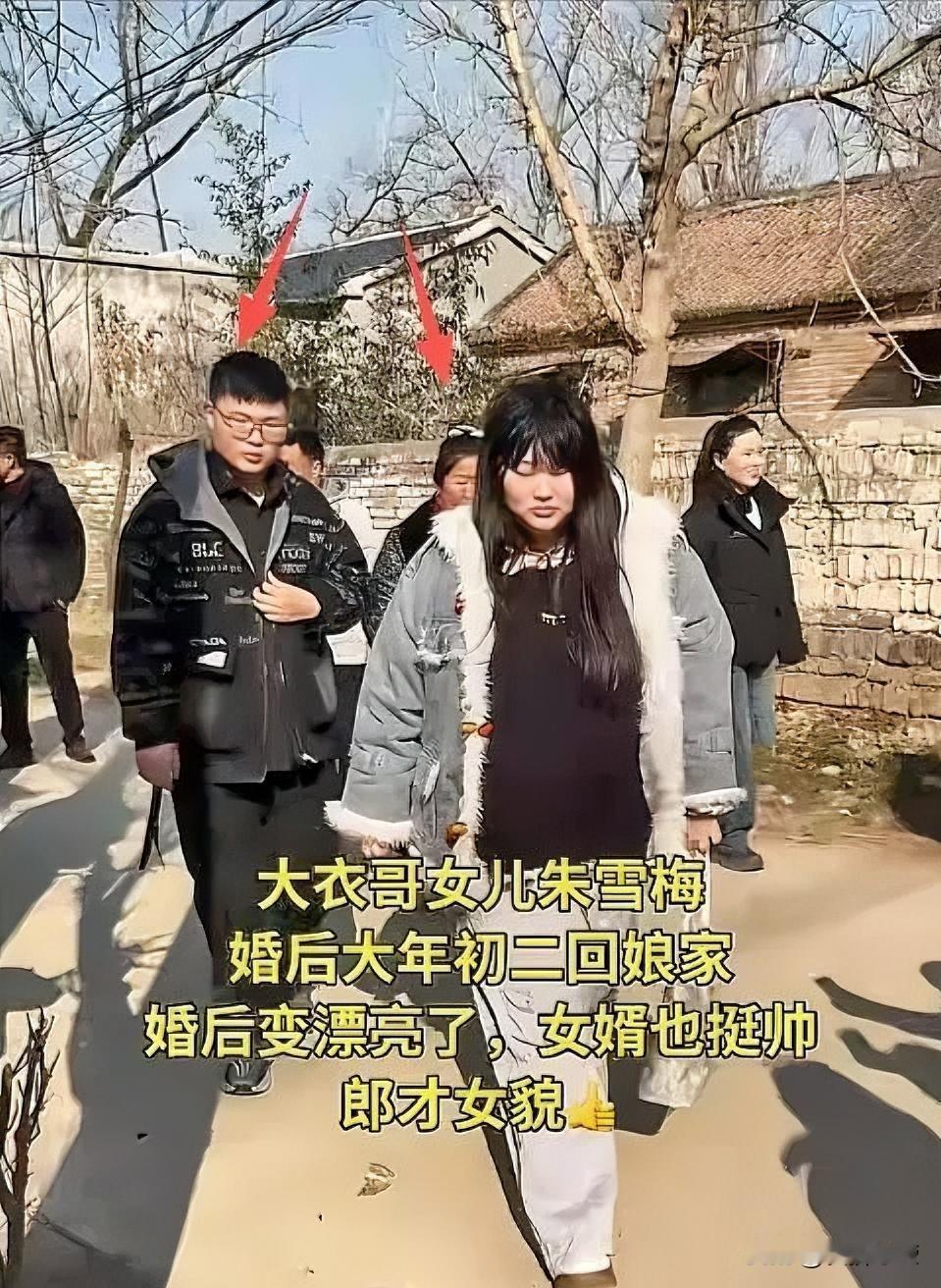 马年的祝福语你最喜欢哪一句大衣哥女婿上门拜年！带两车礼品，遭粉丝围堵，女儿朱雪梅