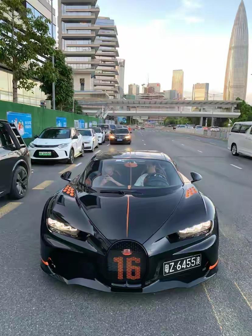 布加迪威龙（BugattiVeyron）是法国超跑品牌布加迪旗下一款具有传奇色
