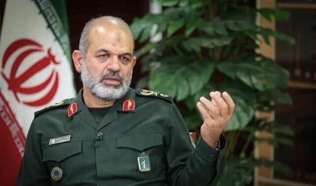 伊朗杀疯了！水雷失控，直接锁死美国第五舰队命脉！伊朗承认：霍尔木兹海峡的水