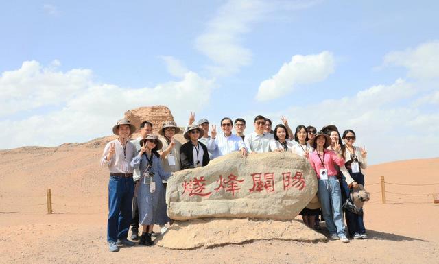 马英九发文预告　暑假将率学生访北京马英九日前结束为期14天的访陆行程，他今天在