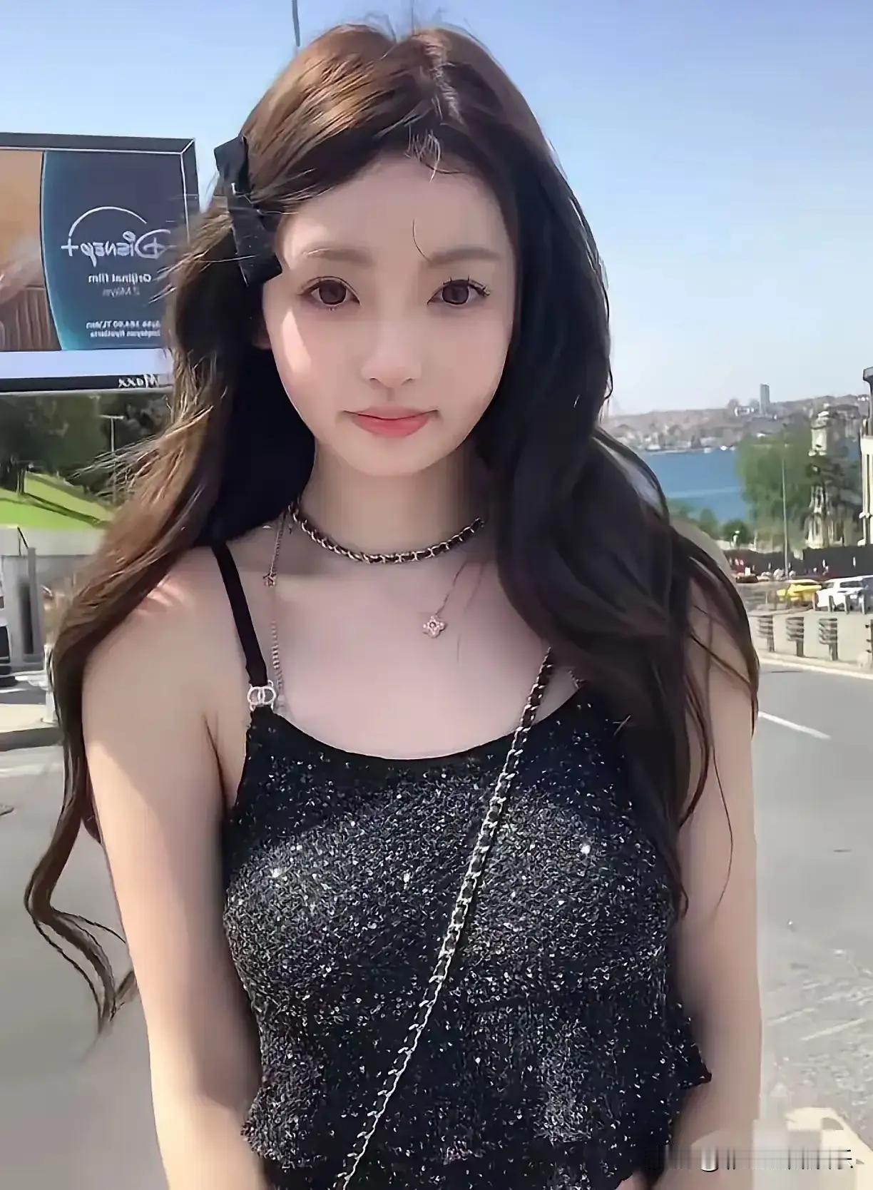 这女孩叫懒懒，是王思聪的新女友，看人家名字起的，懒懒，能嫁给王思聪，真就有了懒得