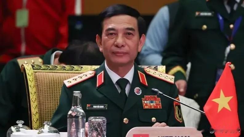 苏林近日提出为“十四大”的胜利召开作充分准备。他高度赞赏了向社会各群体征集到