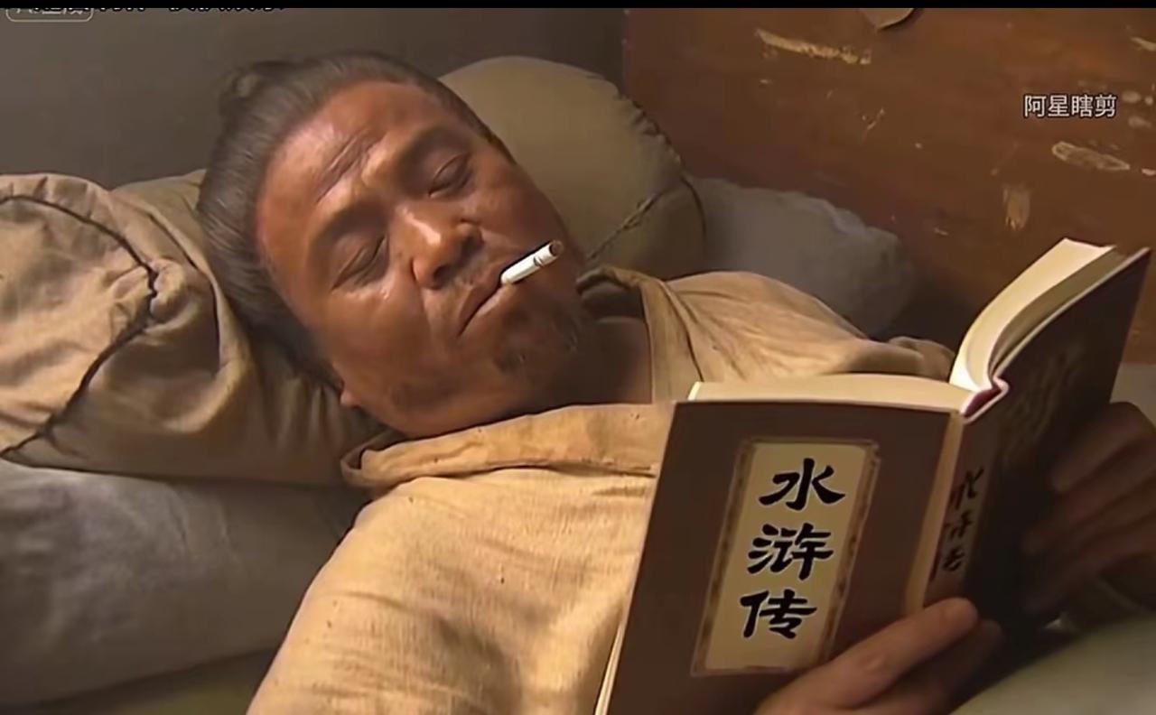 武松其实很享受和潘金莲之间的暧昧！水浒传中这样写：那妇人常把些言语来撩拨他，武