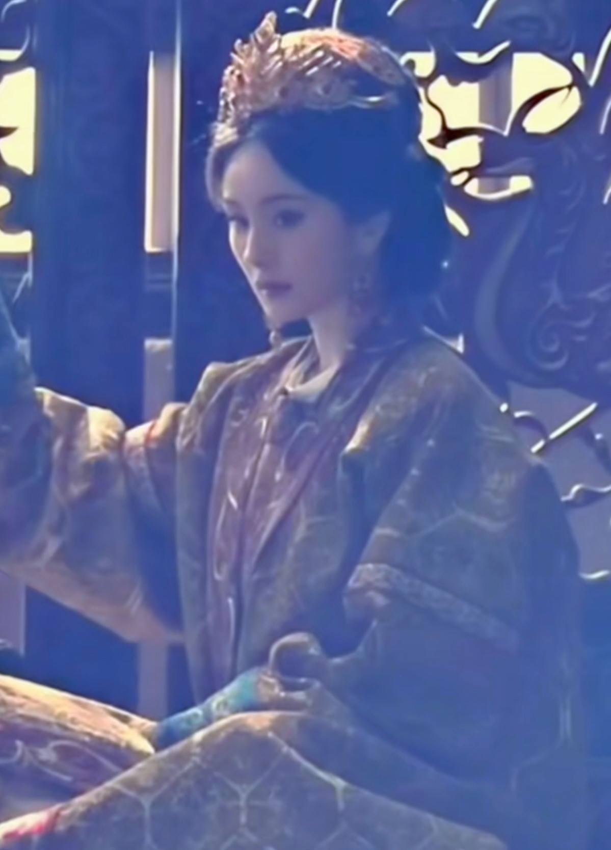 我认为这次杨幂在《江山大同》的造型路透确实拿出了冲击历史正剧的决心，但不是夸一句
