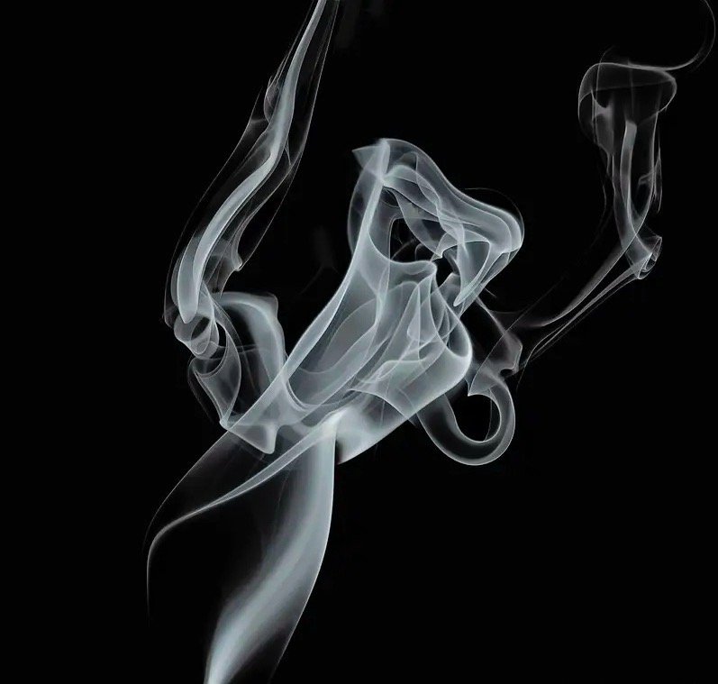 我发现一个奇怪的现象，现在爱抽烟的男人有一个通病我老公今年56岁，自从他退居二线