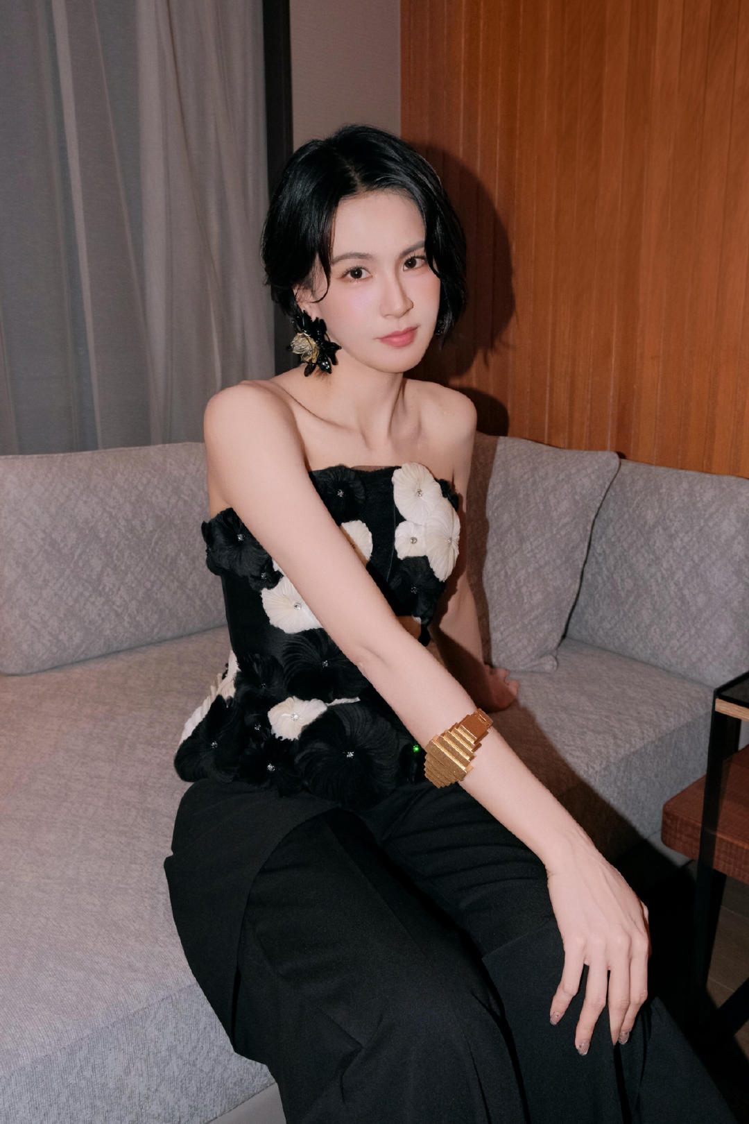 卧槽可是她很美。。。​
