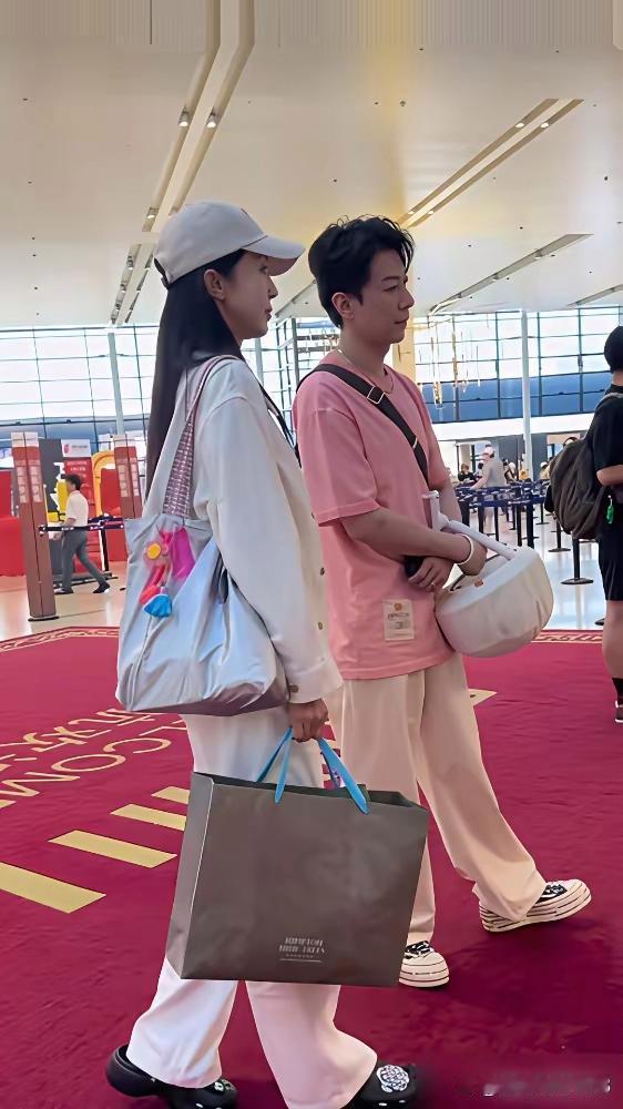 婚后的张维伊，简直像做了医美，不仅越来越帅，眼神里那股子温柔劲儿，藏都藏不住，连