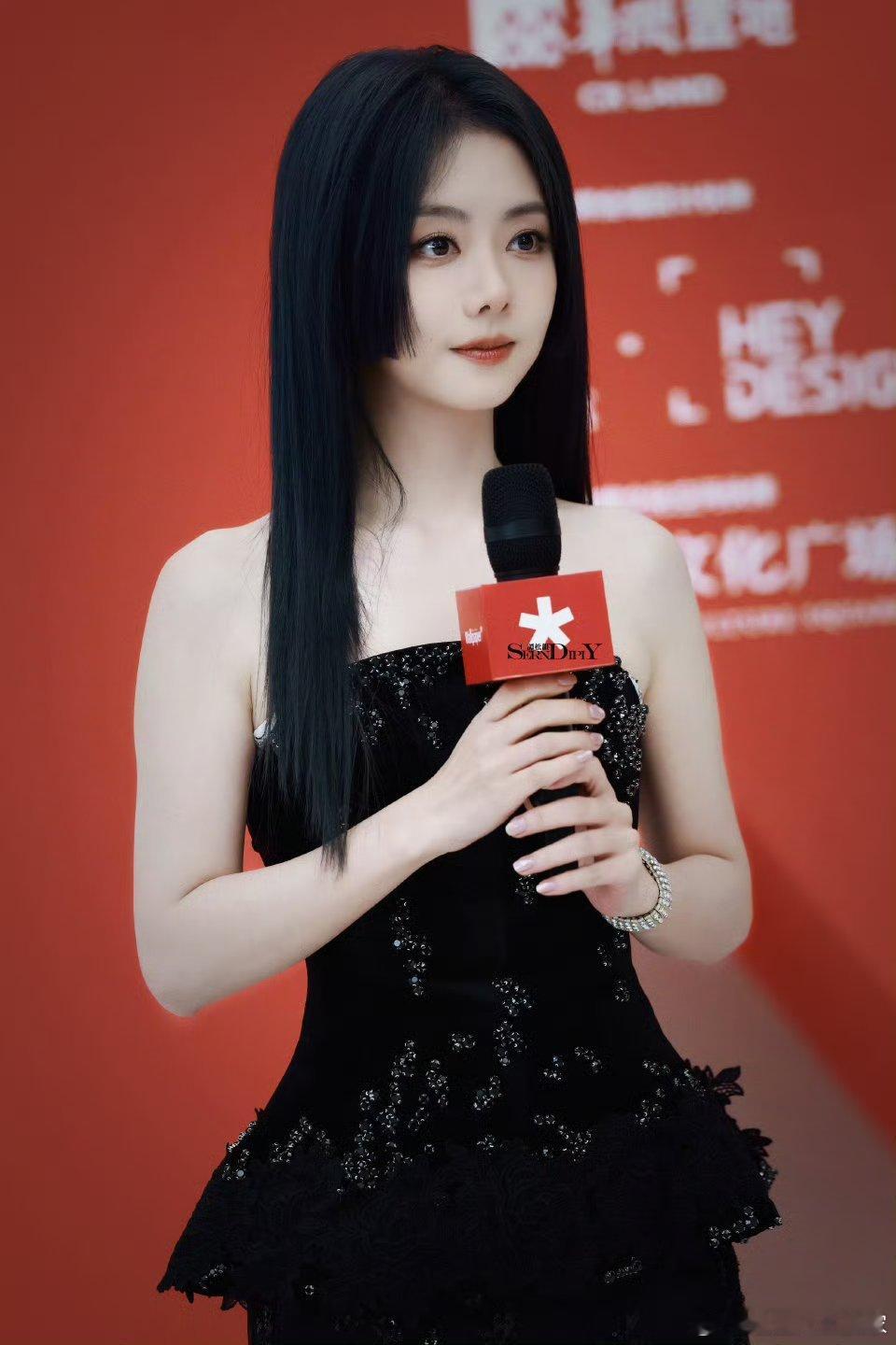 谭松韵祝绪丹同框活动出席🙌🙌来看两位大美女！状态太好了