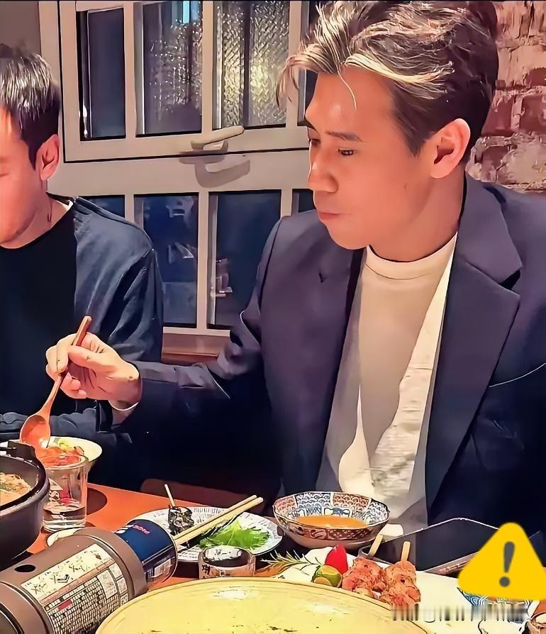 李乃文这哥们儿真是没话说！朱媛媛离开半年后，别人基本都疏远了，就他天天陪着辛柏青