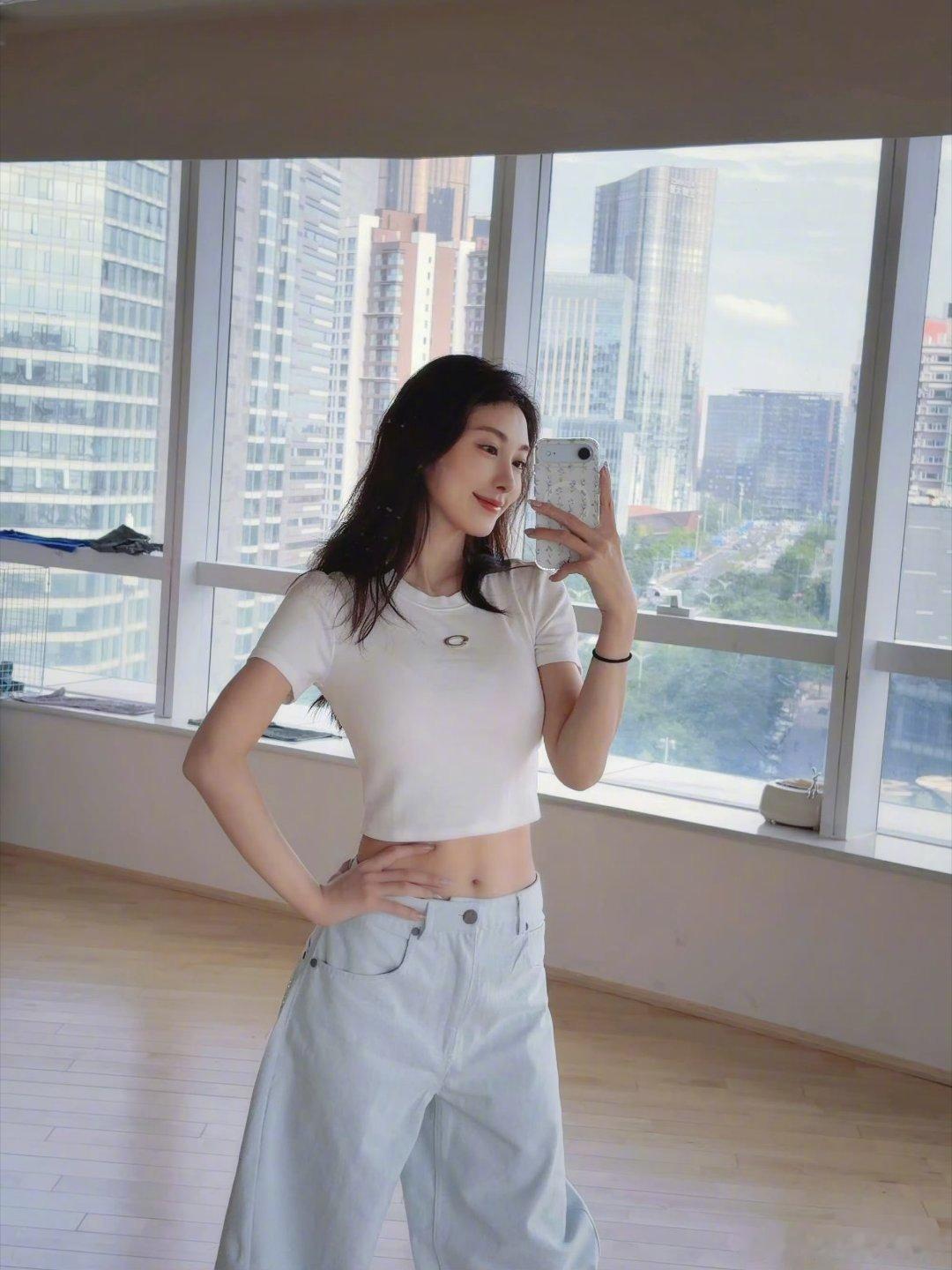 张小婉把宝典丢在北京哪里了张小婉能不能先把瘦身的宝典交出来！这身材管理太夯了！而