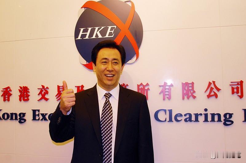 8月20号深圳中院宣判，许家印被判无期还没收全部财产。一审画面里他头发眉毛