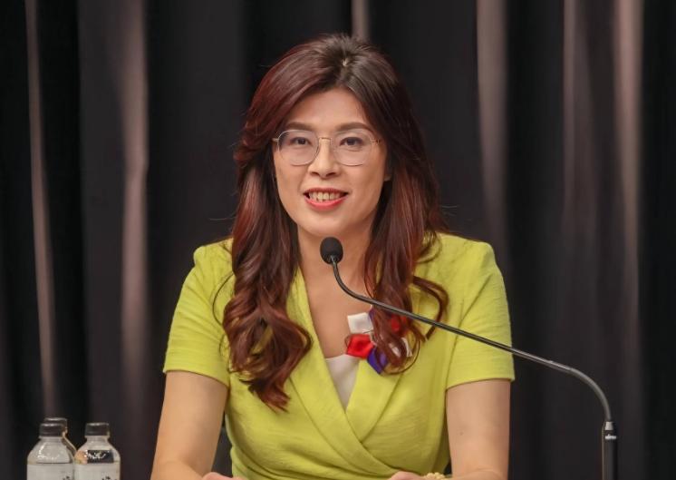 内外夹击！郑丽文向大陆求救！ 谁曾想到，敢跟绿营正面硬刚的“蓝营悍将”，