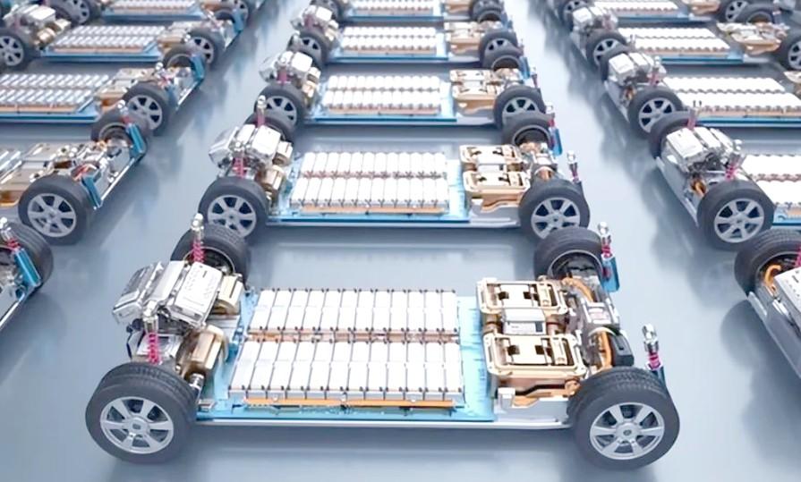 增程车电池为啥越做越大？曾被视为“过渡技术”的增程式电动车，如今在电池容量上做