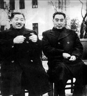 1936年，红军胜利会师后，周总理一脸愁容的问贺龙：以后谁来统一指挥大军呢？贺龙