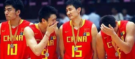 中国男篮在亚洲的堕落，是从2009年“偷笑门”开始的。 2009年8月16日