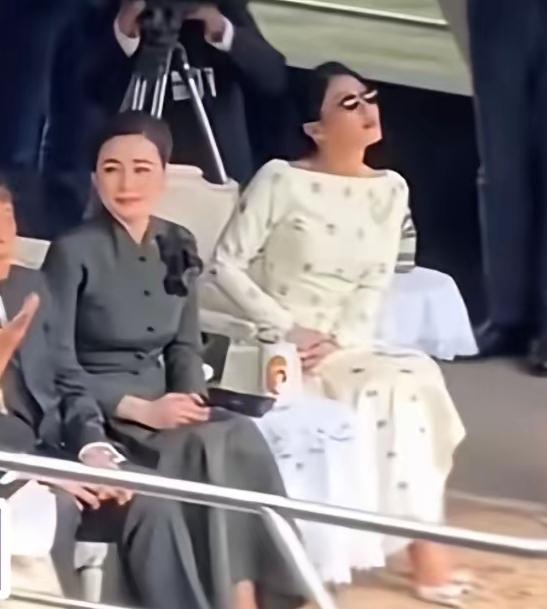 二公主思蕊梵现在活的肆意昂扬，姐姐走了她确应来人生的高光时刻。总觉得大公主帕提拉
