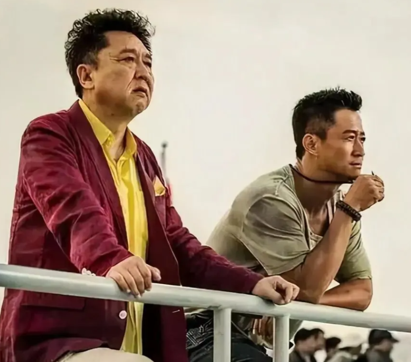 2016年，吴京筹拍《战狼2》时，希望于谦能出演华裔商人的角色，于谦欣然接受。