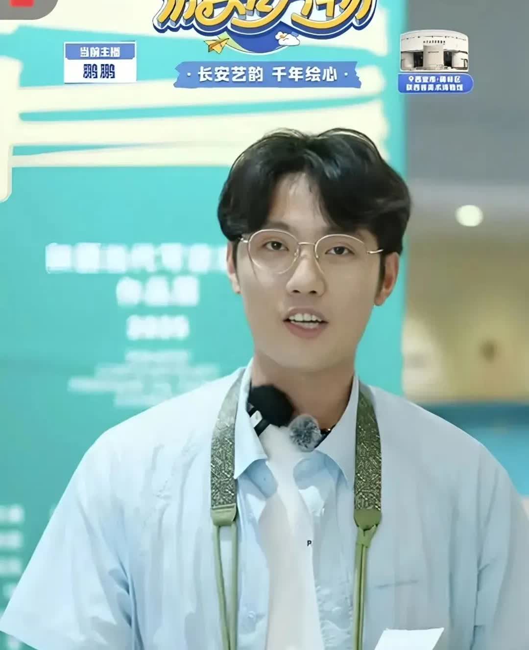 他们说这是爱屋及乌，我看不止。董宇辉就像块磁铁，先把人吸过来，时间长了，连他身边