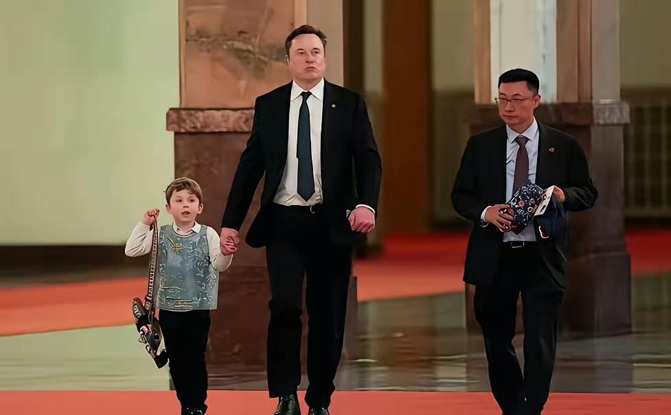 俗话说“小儿子，大孙子，老太太的命根子”，这话不仅适用于国内，连首富马斯克也是这