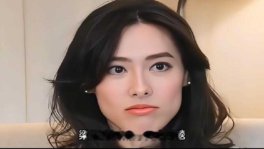 梁洛施挽导演男友走红毯!跟李泽楷分手15年,大儿子撞脸爷爷李嘉诚。梁洛施挽着导