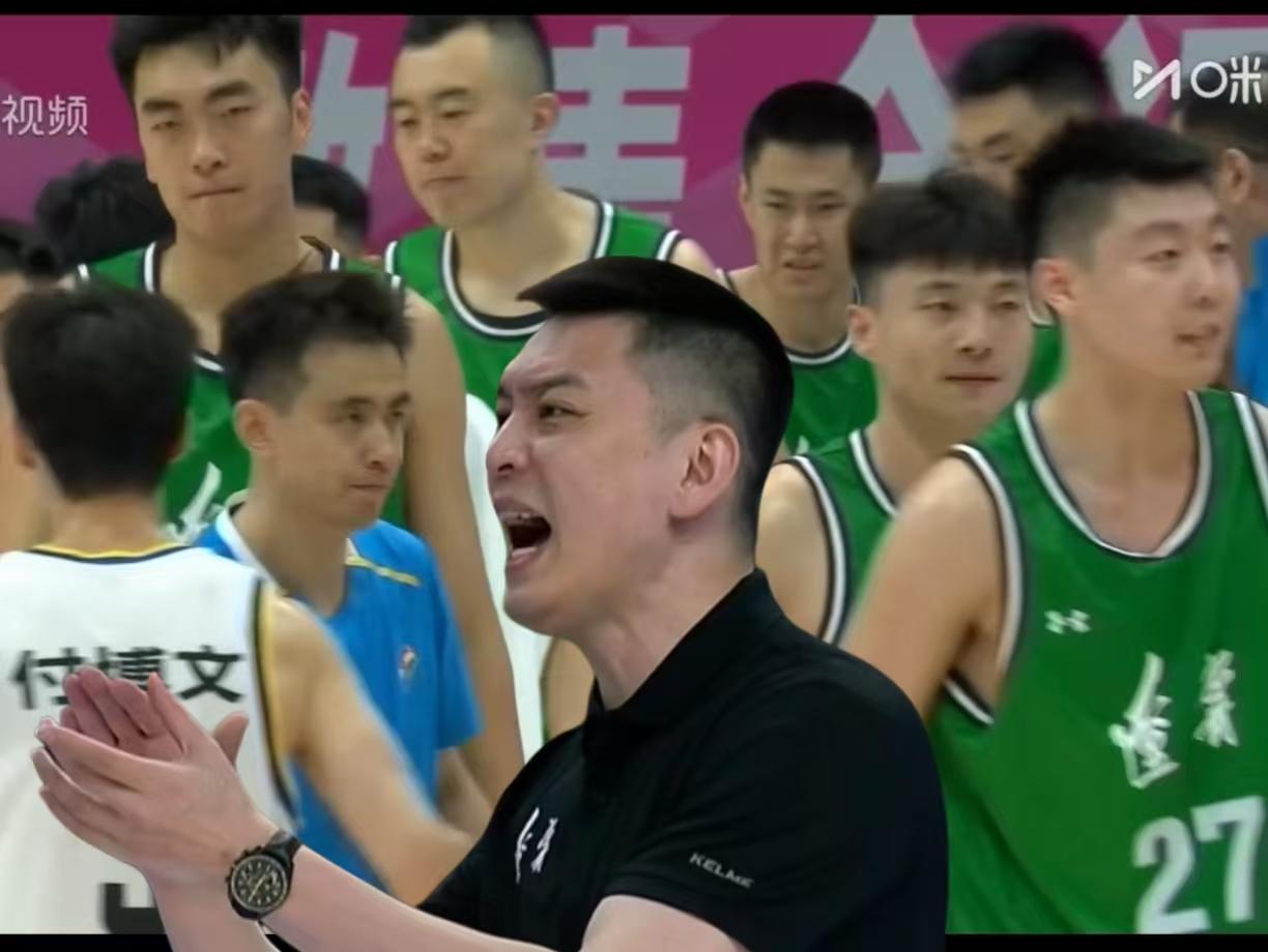 杨鸣场边疯狂想念！辽宁内线被王少杰打爆，险胜背后全靠老将硬撑