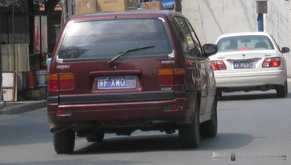 一个冷知识，南通汽车牌照的颜色在2006年前，并不是现在的蓝色，而是分成两种：一