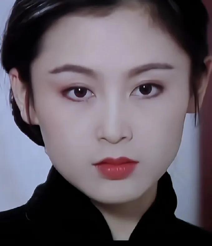 陈飞宇这脱单挺难的，因为他的择偶标准要陈红这种类型的。他说:“我妈妈拥有最好看