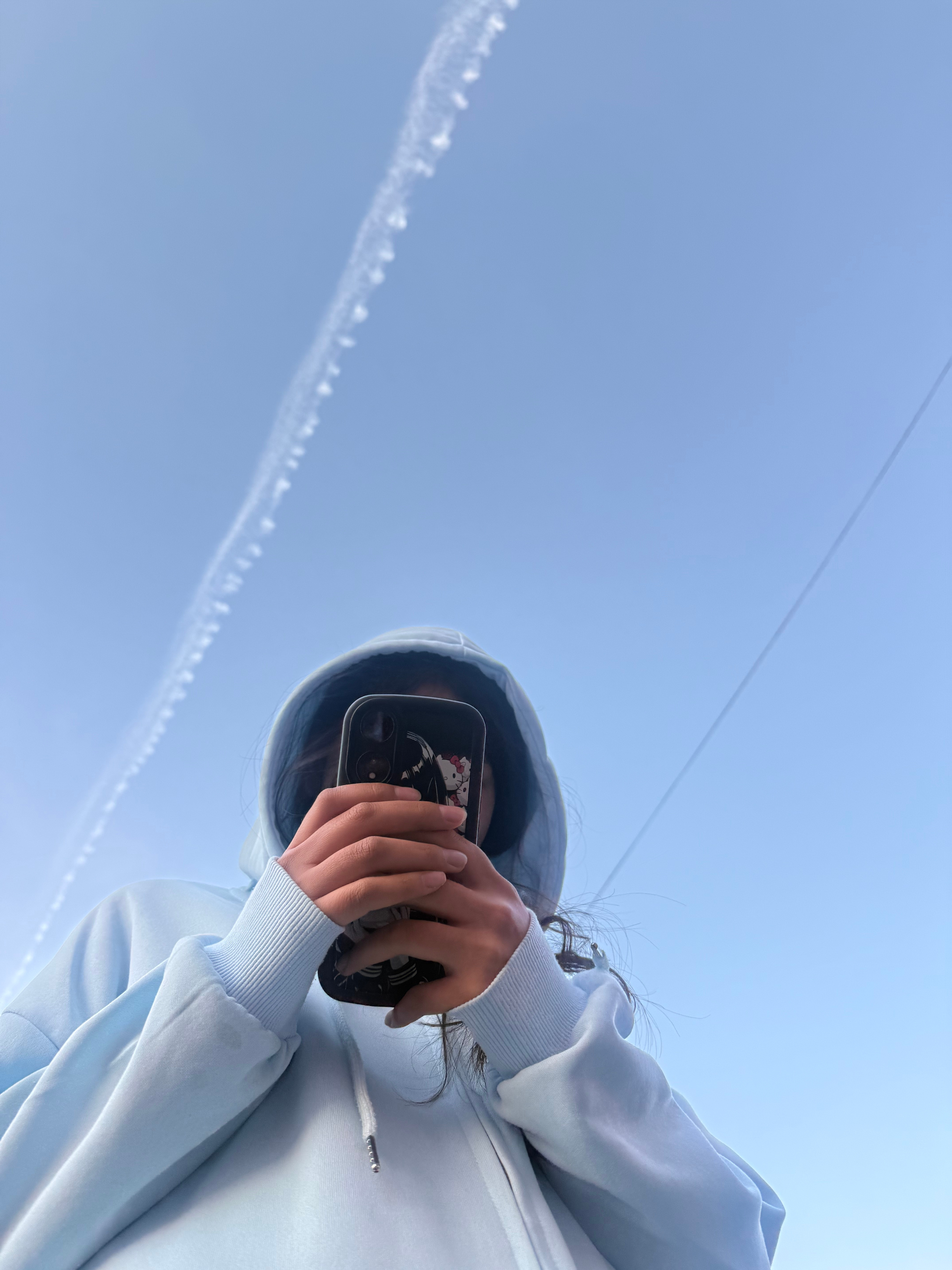 哈哈哈，被同事偷拍了，发现跟天空合为一体了