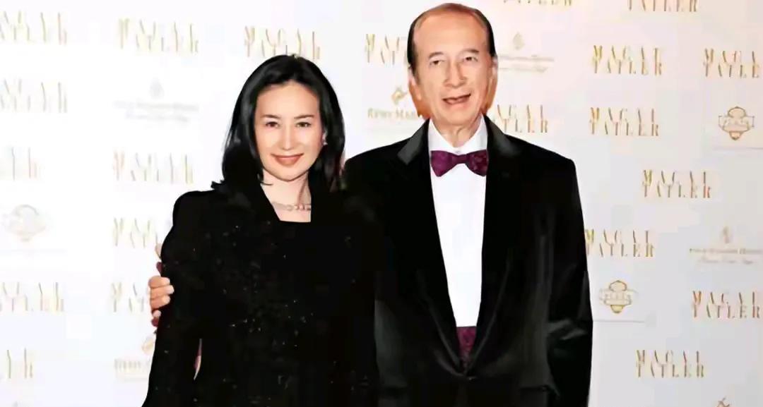 等了霍震霆23年，眼睁睁看着他娶了朱玲玲，最后精神失常抑郁而终