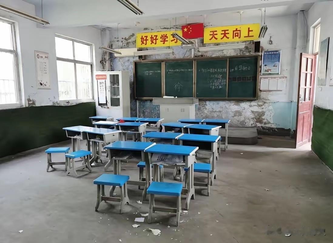 著名教授温铁军曾大胆发言：乡村小学，几乎都倒闭完了，名义上是县城教育质量好，实际