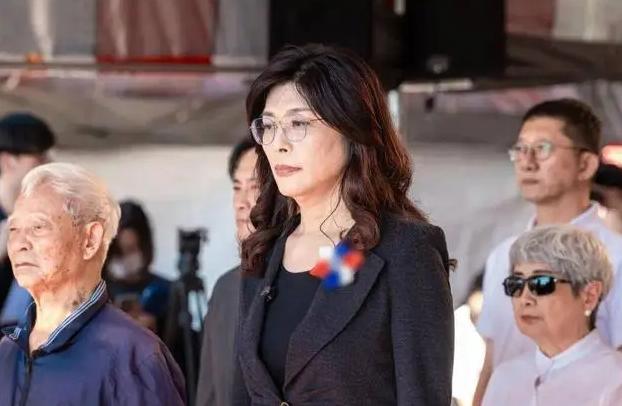 就在郑丽文强撑笑脸办新春团拜的时候，国民党权力中枢直接砸出了一场断崖式空场。马英