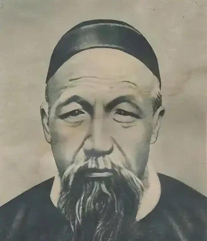 别扯什么精忠报国了。大清朝最能打的12万湘军，在刀山血海里拿命填的时候，脑子里根