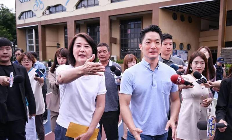 大罢免今天投票，全台天气放晴，对国民党与民众党反罢免有利。如果今天24席“立委”