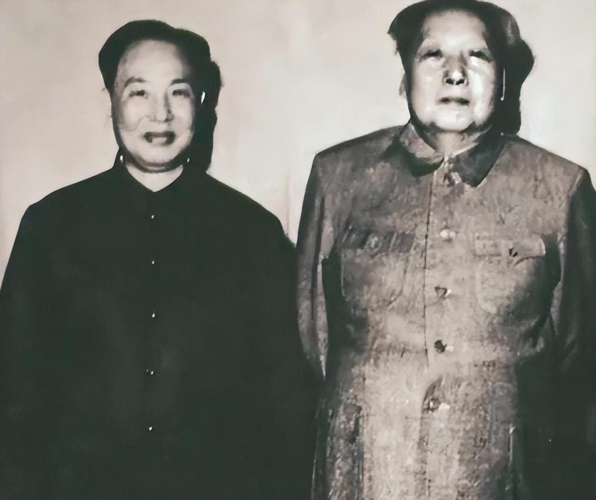 毛主席一生爱吃粉蒸肉，有一次对厨师打趣地说：你舍不得多放点肉1953年4月，一