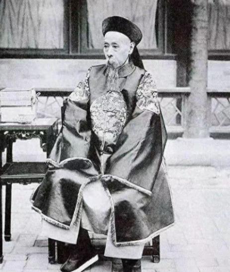 晚清有个王爷，大清还没亡，就把712.5万英镑（相当于现在的200多个亿