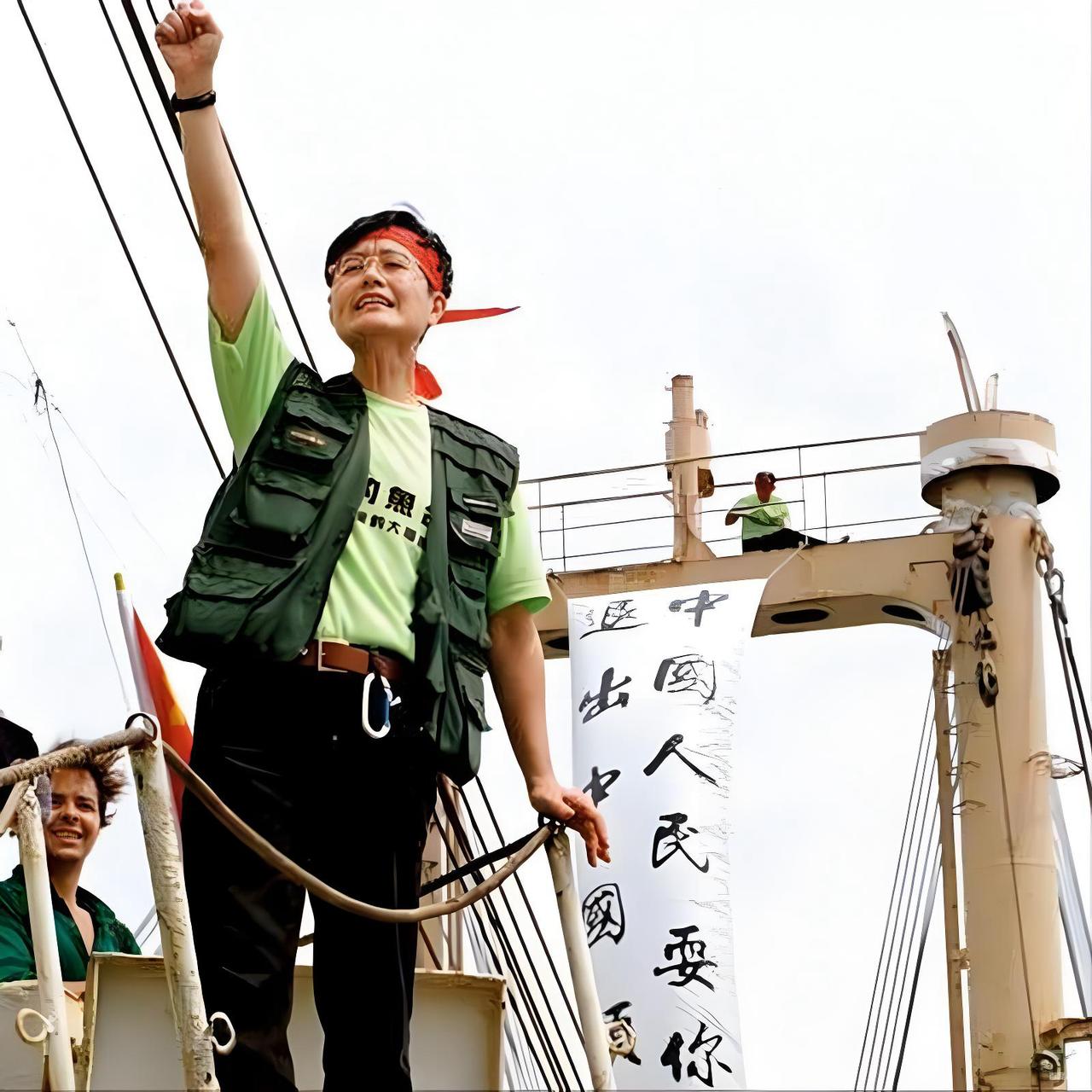 这是“保钓运动”负责人陈毓祥跳海前拍下的珍贵照片，他原本计划在钓鱼岛上插上五星红