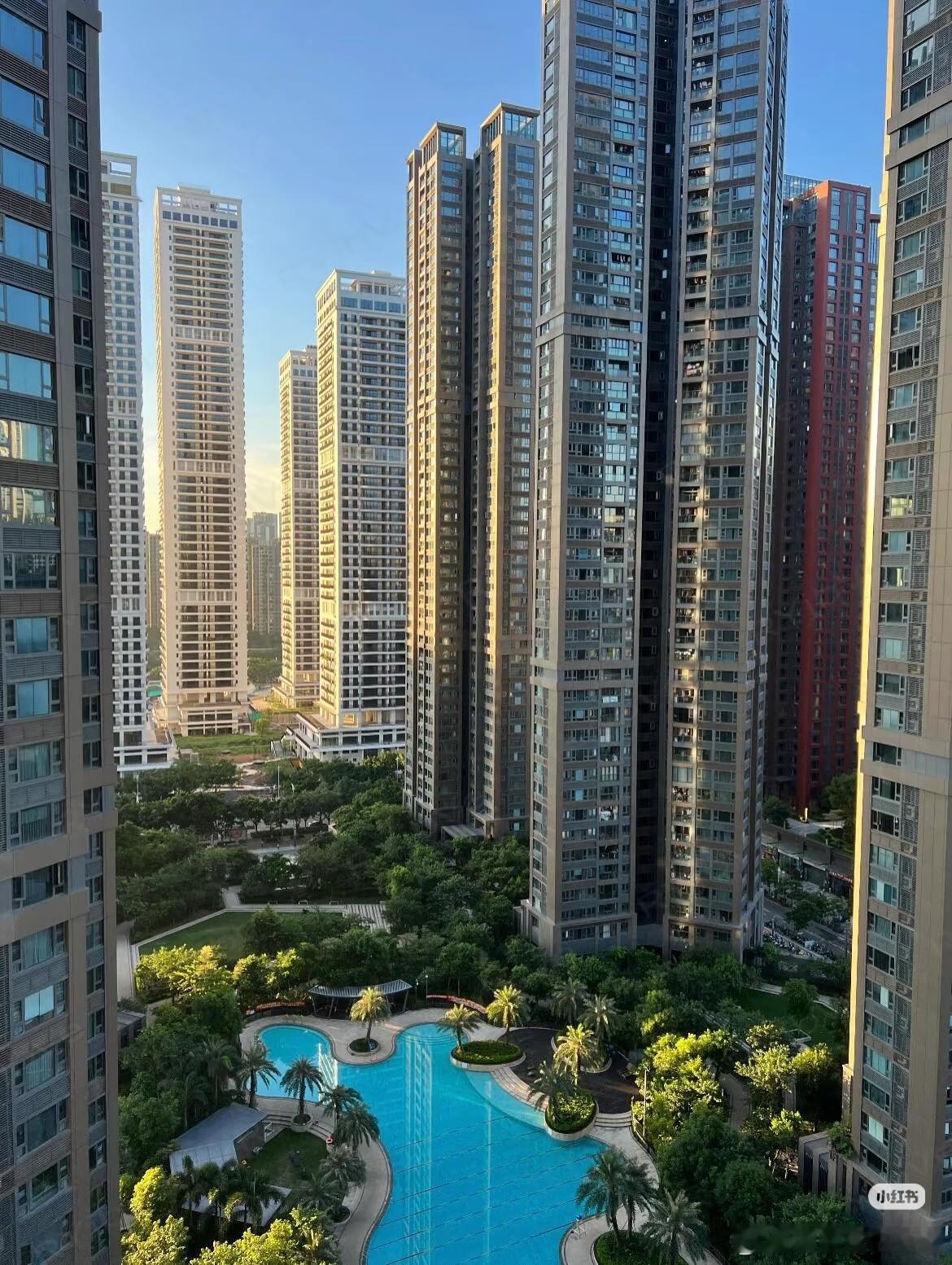 宝中海纳公馆差不多是今年深圳热度最大的小区，有一套89平三房成交价820万，再创