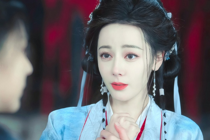 初见你惊鸿一瞥，但是遇见你此后，无人让我心动