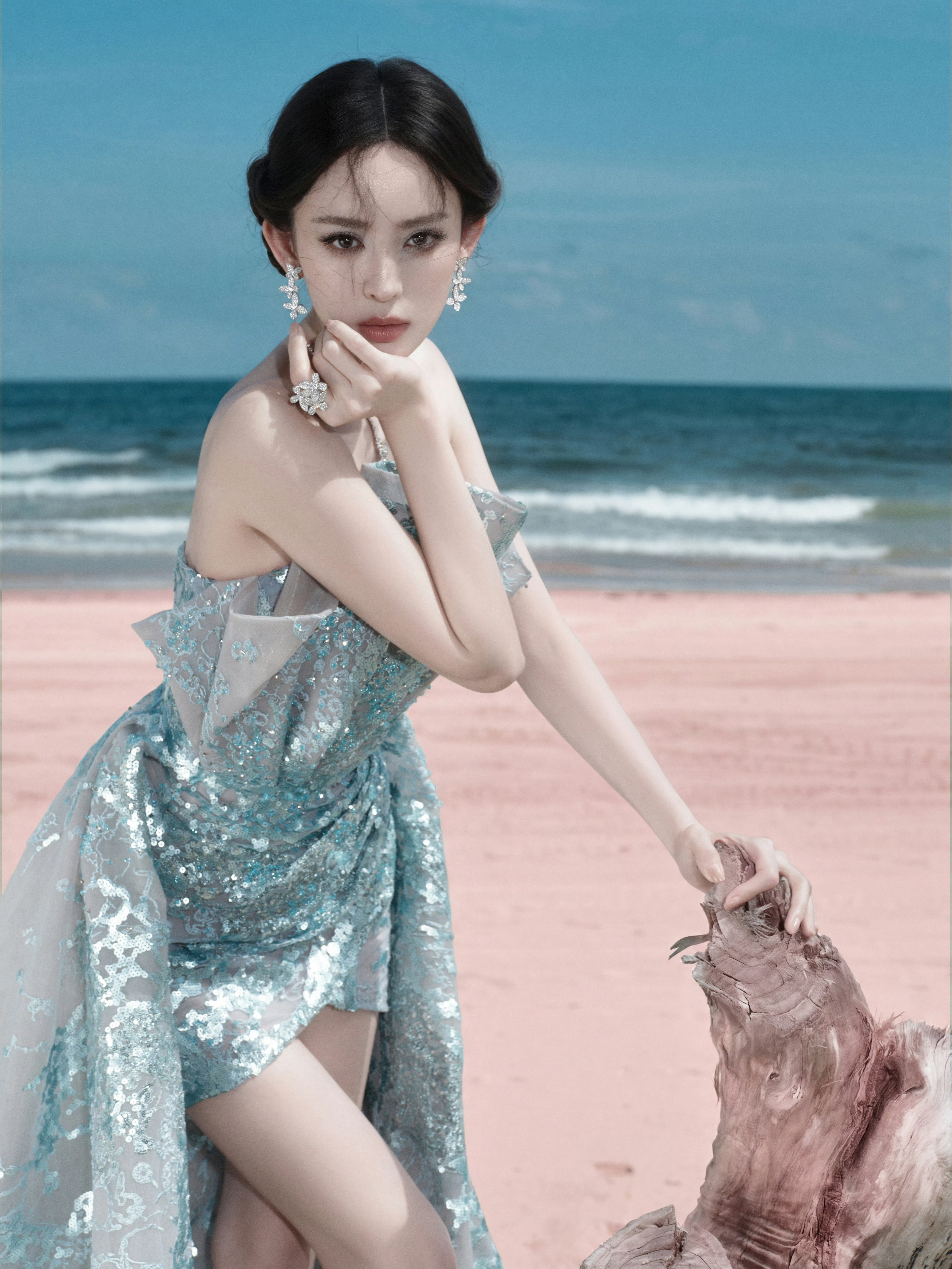 娜扎好震撼的腿娜扎近日两组活动造型图集真·美神降临🖤🦋