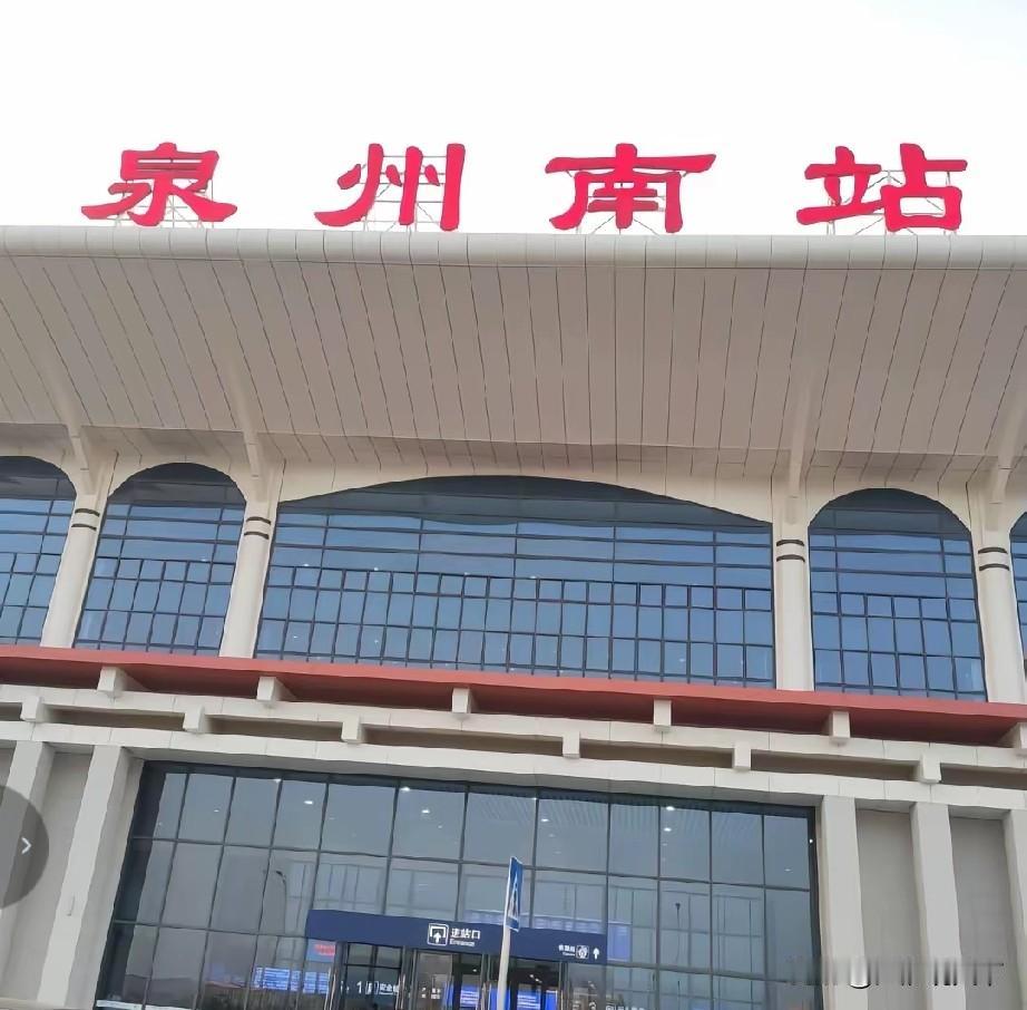 福建省的石狮市应该是中国百强县里最牛的那个，160平方公里土地上却住着70万人口